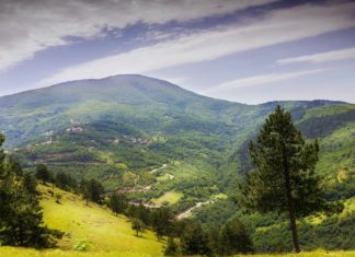 Kosovo – země neviditelných hranic Horská údolí v Kosovu | fitimi/123RF.com