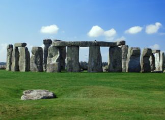 Tajemství Stonehenge – jak a proč vznikl? Tajemný kamenný monument Stonehenge v Anglii | ray22/123RF.com