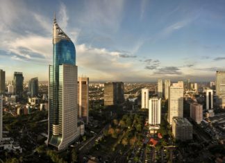 Indonésie – bájné ostrovy koření a mystiky Panorama města Jakarta | warrengoldswain/123RF.com
