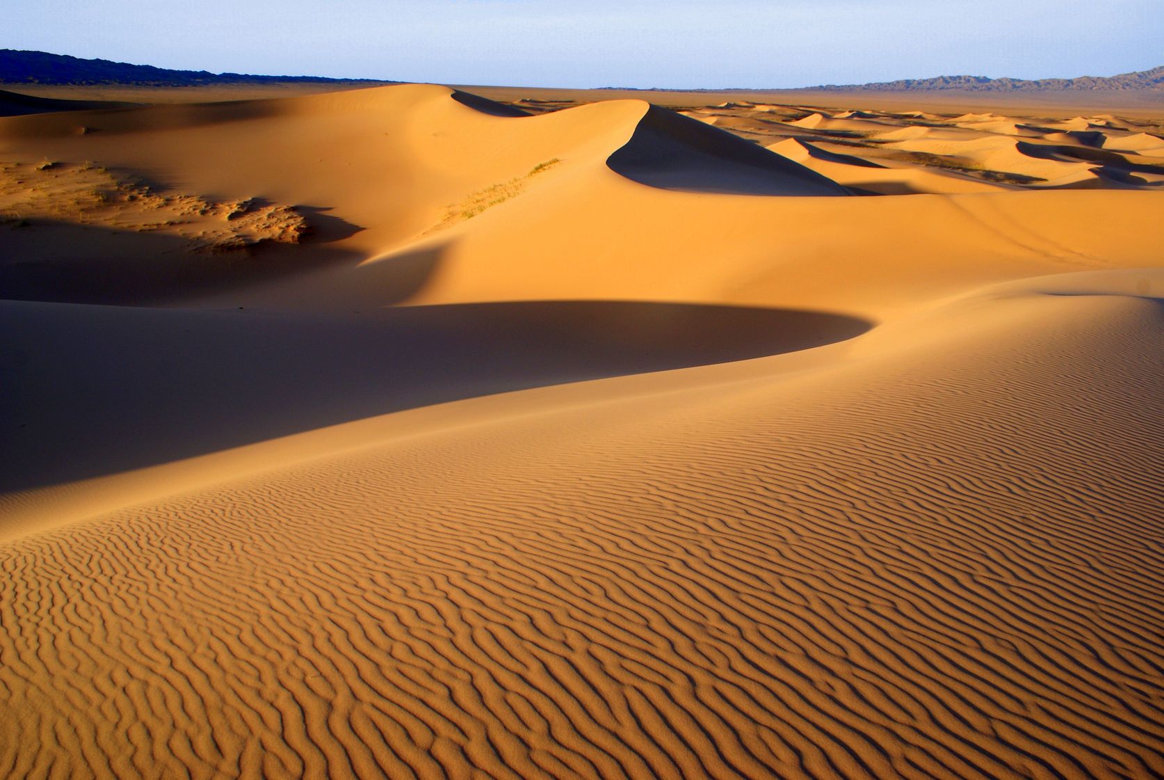 Pouštní krajina pouště Gobi v Mongolsku | luq/123RF.com