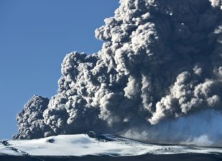 Islandské sopky – přírodní postrach Islandu Sopečná erupce na Islandu | klikk/123RF.com