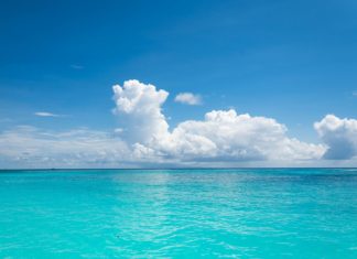 Nejmodřejší obloha aneb proč stále objevovat svět? Modrá obloha a oceán | topntp/123RF.com