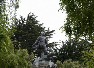 Poslední den Fernanda de Magalhaes Památník Fernanda de Magalhaes v Punta Arenas | fotovlad/123RF.com