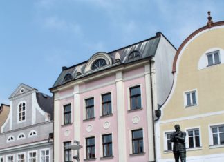 Valdštejnské slavnosti – návrat Albrechta z Valdštejna do Frýdlantu Socha Albrechta z Valdštejnu ve Frýdlantu | hendrikjan1958/123RF.com