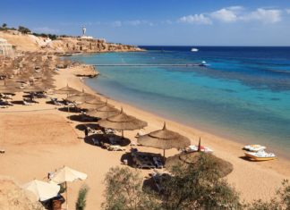 Když hoří na moři Pobřeží Rudého moře v Egyptě | ilfede/123RF.com