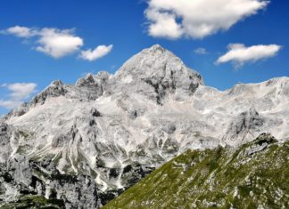 Hora Triglav – kamenný slovinský hrdina Hora Triglav v Julských Alpách | vencavolrab78/123RF.com