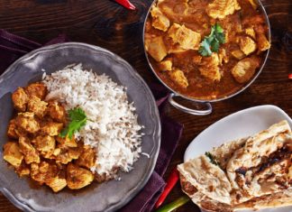 Indická kuchyně? Miska rýže denně! Indické kari jídlo | rez_art/123RF.com