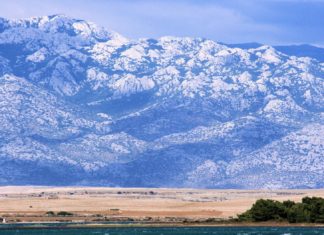 Velebit – velebné chorvatské pohoří Pohoří Velebit v Chorvatsku | susyshoot/123RF.com
