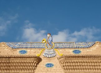 Zoroastrismus  – vyznavači proroka Zarathuštry Ahura Mazda - symbol Zoroastrismu | nakorn2516/123RF.com