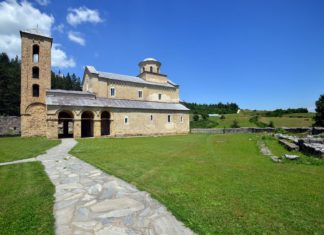 Poturčenci v Srbsku Klášter Sopočani | pajche/123RF.com