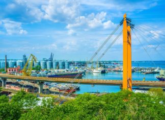 Oděsa – přímořské město muzeí a galerií Přístav v Oděse na Ukrajině | efesenko84/123RF.com