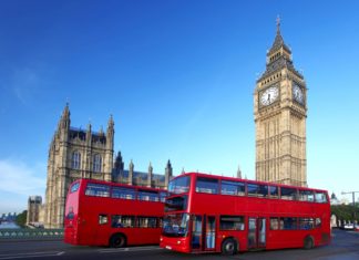 Doprava v Anglii Double-decker autobusy | samot/123RF.com