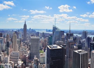 New York – navštivte okouzlující světovou metropoli Letecký pohled na Manhattan v New Yorku | rabbit75123/123RF.com