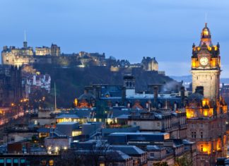 Edinburgh – turisticky atraktivní město plné historických památek Panorama Edinburghu | vichie81/123RF.com