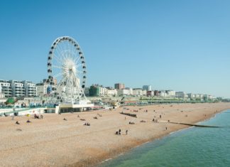 Brighton – turistické centrum jižní Anglie Pláž v Brightonu | whitestone/123RF.com