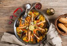 Španělská kuchyně – co se jí a pije ve Španělsku? Španělská paella | denira/123RF.com