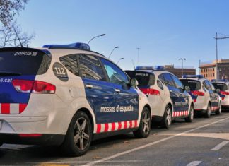 Bezpečnost a zdravotnictví ve Španělsku Španělská policejní auta | krasnevsky/123RF.com