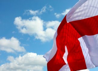 Historie Anglie – stručné dějiny od vzniku až po současnost Vlající anglická vlajka | opal1/123RF.com