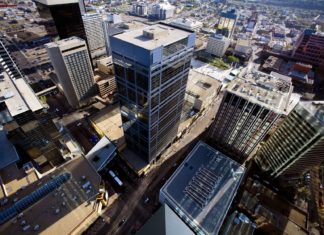 Edmonton – představuje se hlavní město provincie Alberta Letecký pohled na Edmonton | designpics/123RF.com