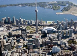 Toronto – představuje se nejlidnatější kanadské město Letecký pohled na Toronto | Blakeley/123RF.com