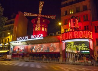 Moulin Rouge v Paříži Moulin Rouge v Paříži | bbsferrari/123RF.com