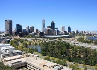 Perth – hlavní město státu Západní Austrálie Panorama Perthu | tupungato/123RF.com
