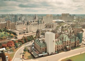 Ottawa – vyražte do hlavního města Kanady Panoramatický výhled na Ottawu v Kanadě | rabbit75123/123RF.com