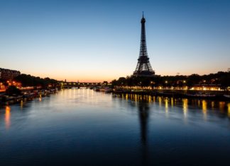 Historie Paříže – stručné dějiny od vzniku až po současnost Paříž s výhledem na Eiffelovu věž | anshar/123RF.com