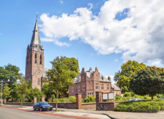 Holandsko: Eindhoven – zpáteční letenka 458 Kč Kostel Saint Lambert v Eindhovenu | bbsferrari/123RF.com