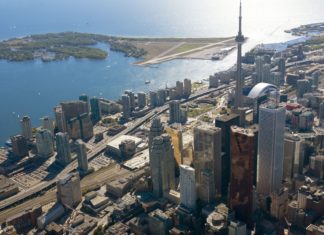 Hitovka! Do Kanady (Toronto) a zpět v létě za 9576 Kč! Letecký pohled na kanadské Toronto | Blakeley/123RF.com