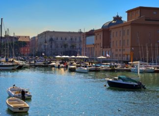 Na Silvestra do Itálie (Bari) a zpátky za 454 Kč Přístav v italském Bari | peuceta/123RF.com