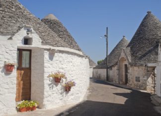Pravá Itálie – zpáteční Bari a Alberobello v lednu za pouhých 614 Kč Ulice v Alberobello v Itálii | clodio/123RF.com