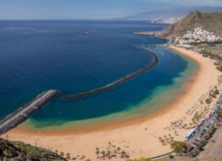 Kanáry, Miláno a Londýn během jedné cesty z Prahy za 2 553 Kč! Pláž Teresitas na Tenerife | fotomem/123RF.com