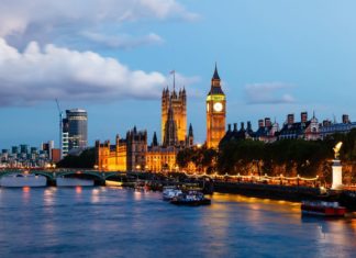 Londýn na valentýna z Brna a zpět od 658 Kč Noční panorama Londýnu | anshar/123RF.com