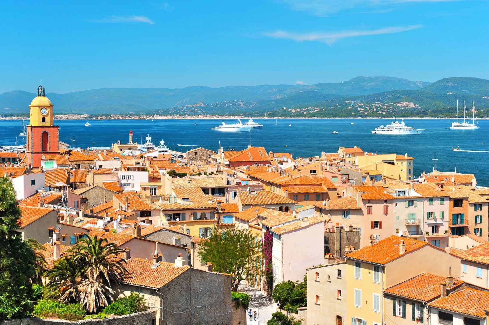 Krásný výhled na Saint-Tropez ve Francii | liligraphie/123RF.com