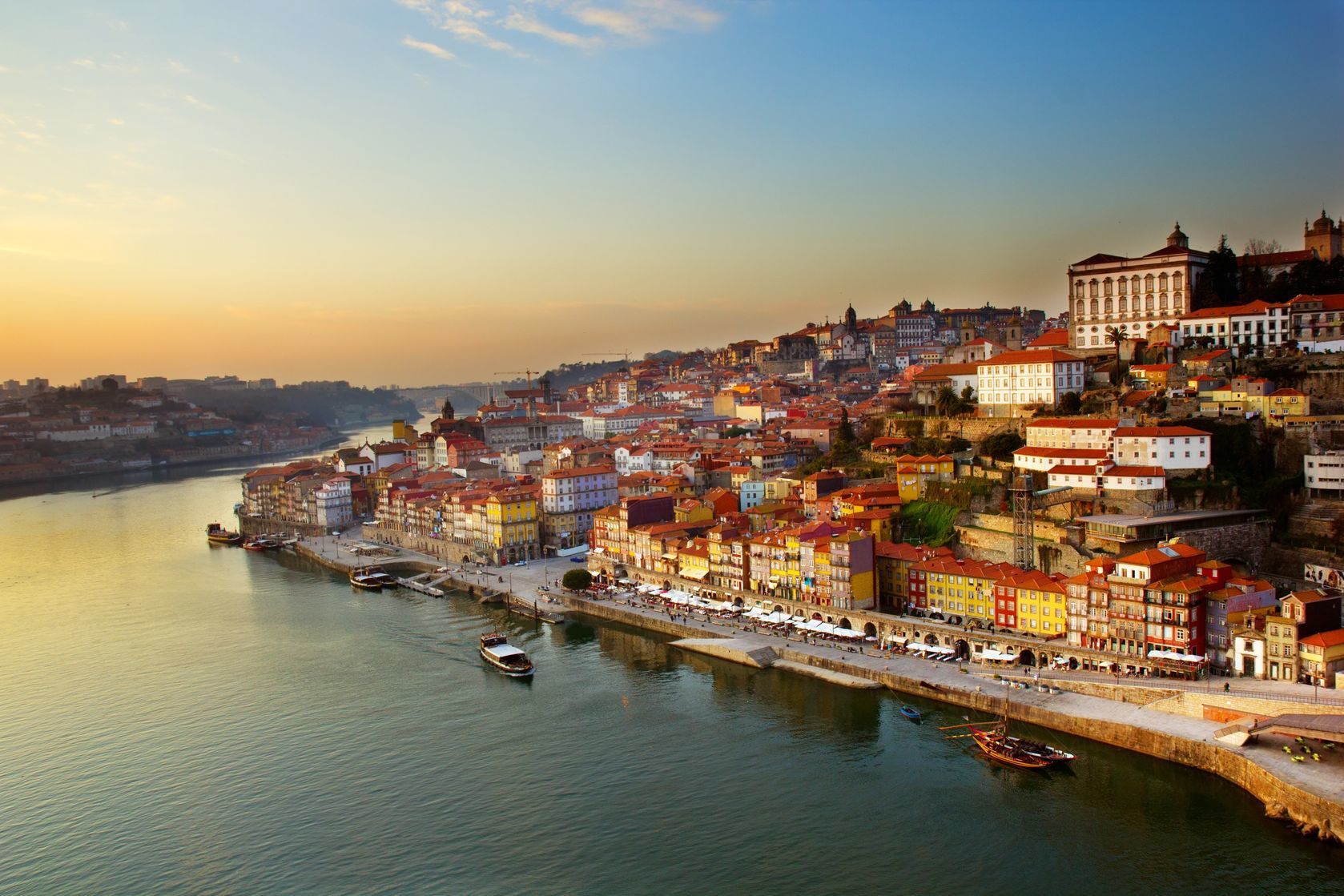 Město Porto u řeky Douro | neirfy/123RF.com