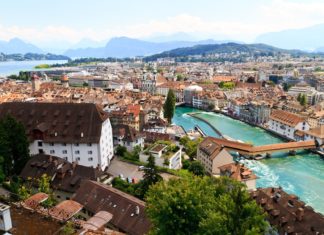 Lucern – to nejlepší ze Švýcarska na jednom místě Panorama Lucernu ve Švýcarsku | zechal/123RF.com