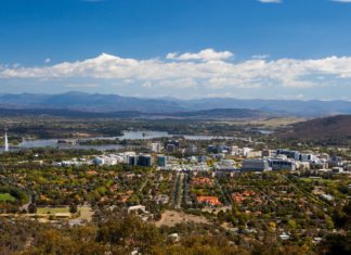 Co vidět v australské Canbeře – zajímavá místa a památky Pohled na Canberru v Austrálii | filedimage/123RF.com