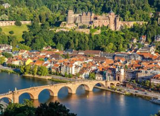 Heidelberg – památky a zajímavosti v univerzitním městě Německa Pohled na Heidelberg | sborisov/123RF.com
