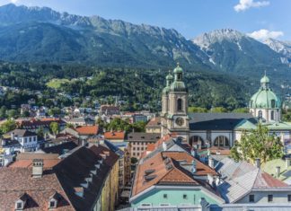 Innsbruck – zajímavá místa a památky, které musíte vidět! Pohled na Innsbruck v Rakousku | anibaltrejo/123RF.com