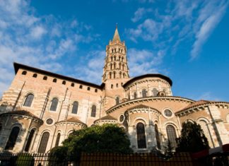 Letenky z Prahy do Francie za 184 Kč Bazilika svatého Saturnina v Toulouse | jundream/123RF.com
