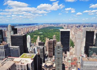 Kam v New Yorku – zajímavá místa a památky k vidění Letecký pohled na New York v USA | rabbit75123/123RF.com