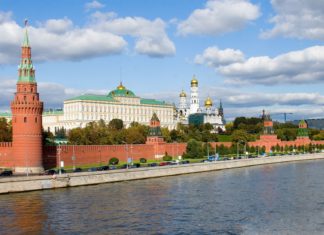 Moskva – zajímavá místa a památky Moskevský Kreml v Rusku | enika/123RF.com