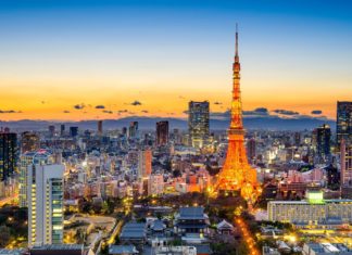 Tokio – co vidět a kam zajít? Noční panorama Tokia v Japonsku | sepavo/123RF.com