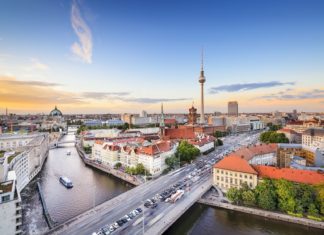 Kam v Berlíně – zajímavá místa a památky aneb co vidět? Panorama Berlína v Německu | sepavo/123RF.com