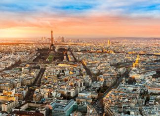 Zpáteční letenky z Bratislavy do Paříže za 25 euro!