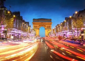 Zpáteční letenky z Bratislavy do Paříže za 34 euro