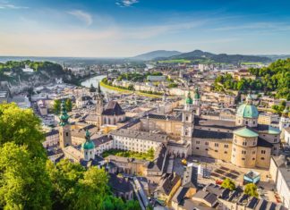 Zajímavá místa a památky v Salzburgu Panorama Salzburgu v Rakousku | jakobradlgruber/123RF.com