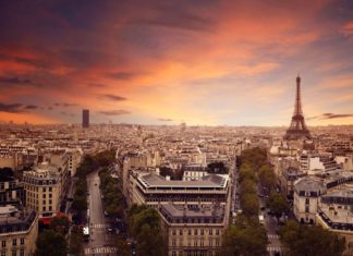 Letenky z Bratislavy do Paříže za 19.99 euro Zbarvená Paříž | lassedesignen/123RF.com