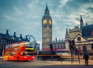 Letenky z Prahy do Londýna během léta za 1 558 Kč Londýn v časných ranních hodinách | sborisov/123RF.com